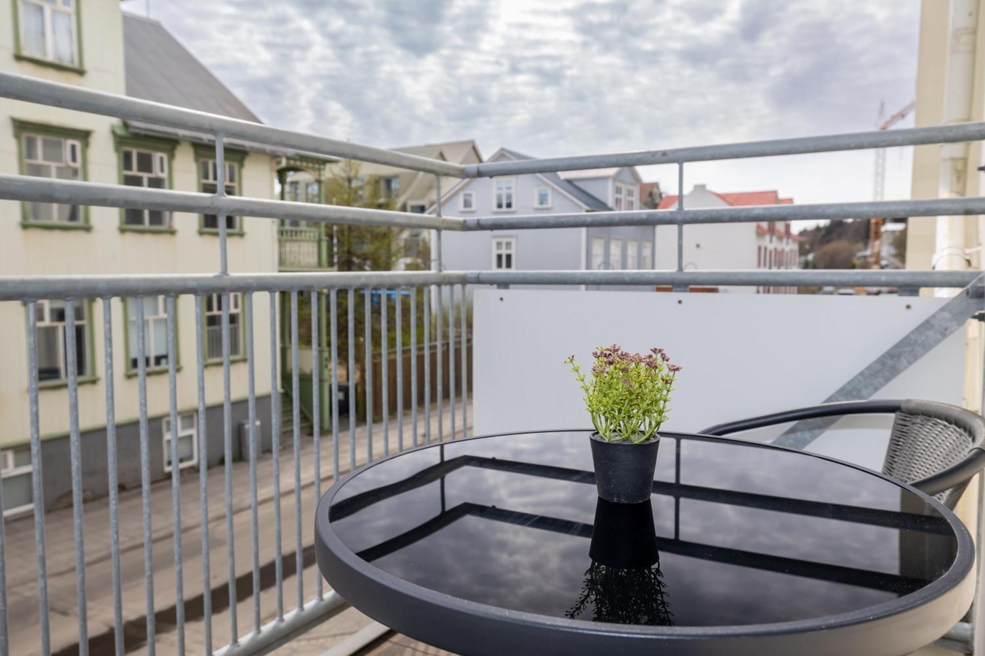 Charming Deluxe Apartment Akureyri Værelse billede